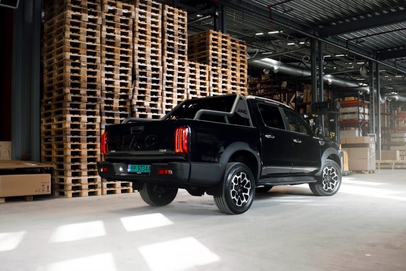 Heckansicht des JAC T9 Pickup